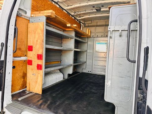 Used 2018 Nissan NV 3500 SV image 16