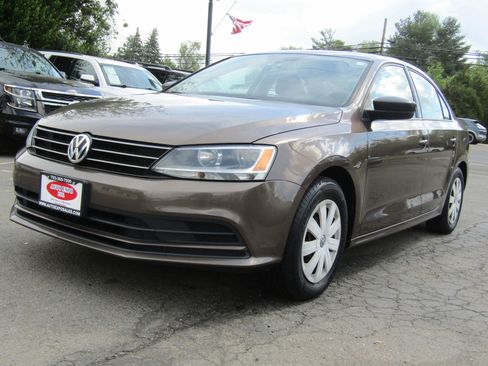 Used 2015 Volkswagen Jetta S image 3