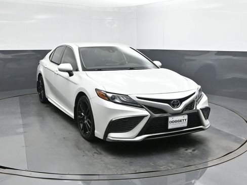 Used 2021 Toyota Camry XSE image 22