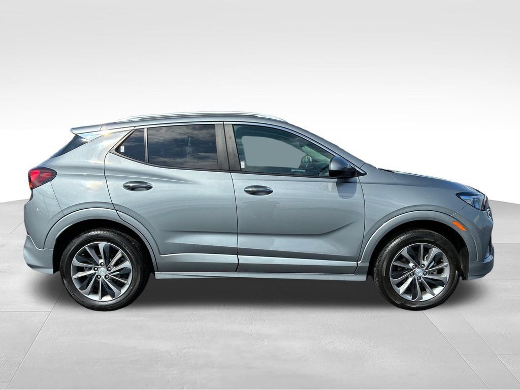 Used 2023 Buick Encore GX Select w/ Sport Touring Package AWD/4WD image 5