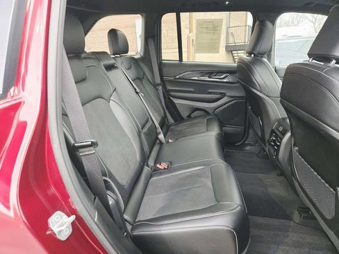 Used 2023 Jeep Grand Cherokee Altitude image 16