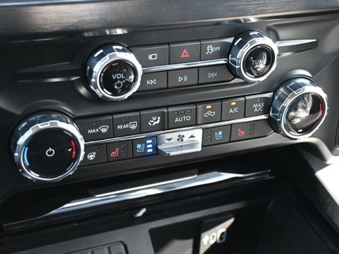 New 2026 Ford F250 Lariat w/ Black Appearance Package AWD/4WD image 89