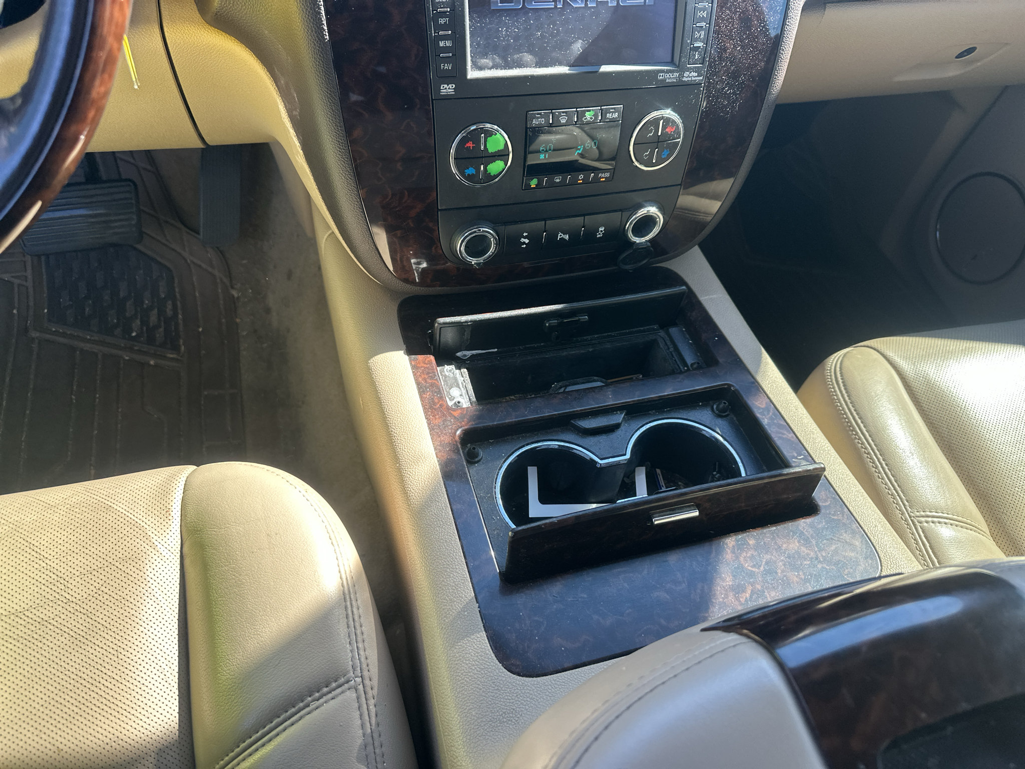 Used 2014 GMC Yukon Denali RWD image 17
