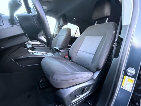 Used 2023 Ford Explorer XLT image 11