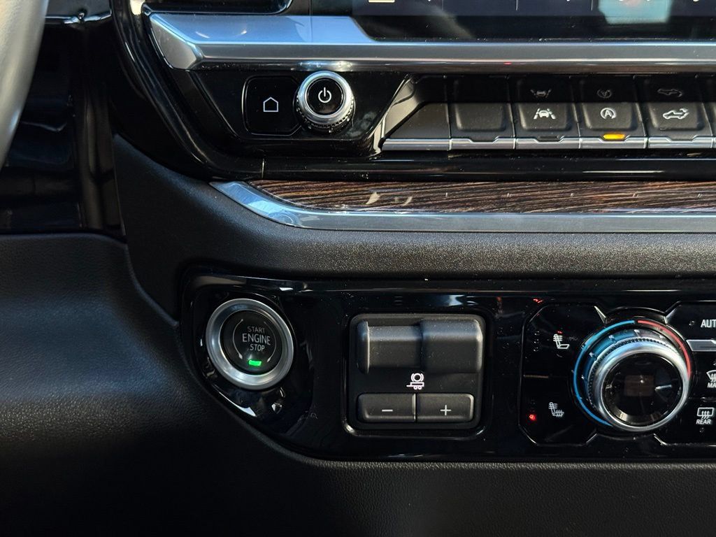Used 2024 GMC Sierra 1500 Elevation w/ Preferred Package AWD/4WD image 17