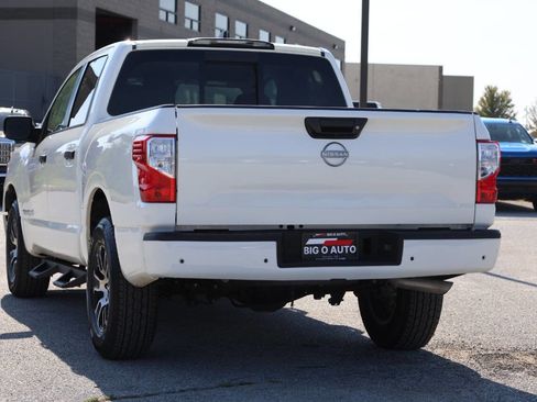 Used 2024 Nissan Titan SV image 11
