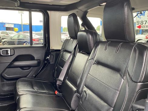 Used 2020 Jeep Wrangler Unlimited Sahara w/ Dual Top Group AWD/4WD image 17
