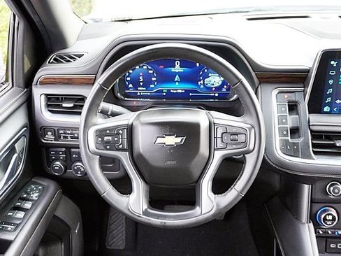 Used 2023 Chevrolet Suburban Premier image 20