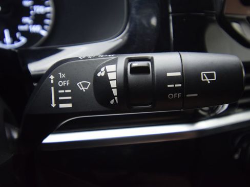 Used 2025 Nissan Pathfinder SV AWD/4WD image 38