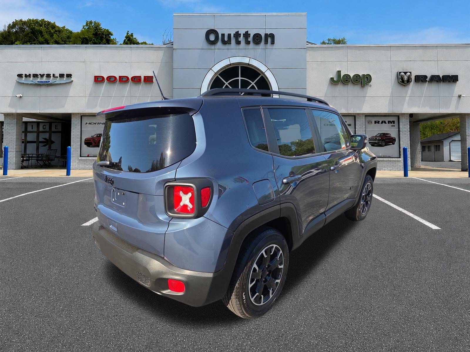 Certified 2023 Jeep Renegade Latitude AWD/4WD image 4