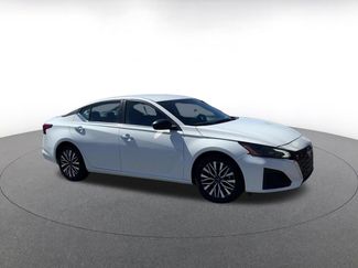 Used 2025 Nissan Altima 2.5 SV FWD video 2