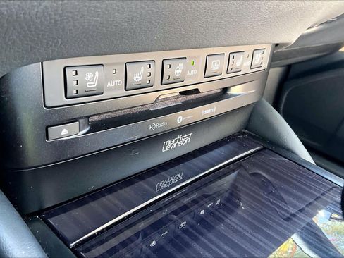 Used 2020 Lexus ES 300h w/ Accessory Package image 36