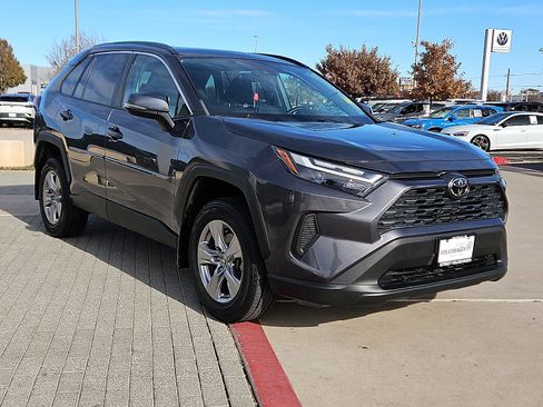 Used 2022 Toyota RAV4 XLE image 4
