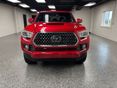 Used 2019 Toyota Tacoma TRD Sport image 7
