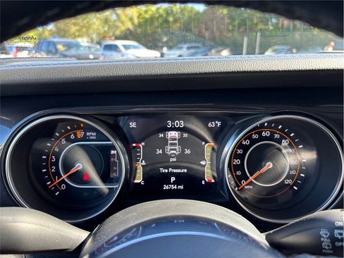 Used 2021 Jeep Wrangler Unlimited Sahara w/ Altitude image 20