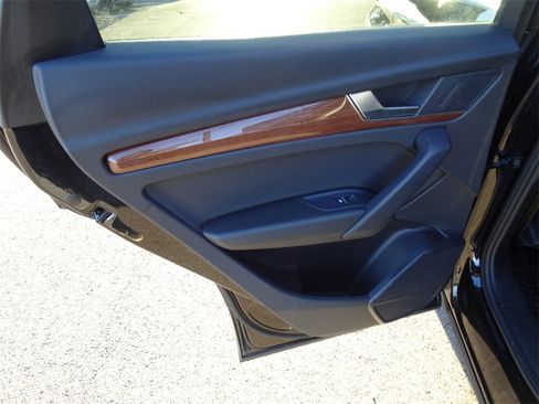 Used 2022 Audi Q5 2.0T Premium w/ Convenience Package image 15