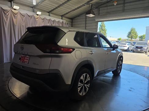 Used 2023 Nissan Rogue SV AWD/4WD image 3