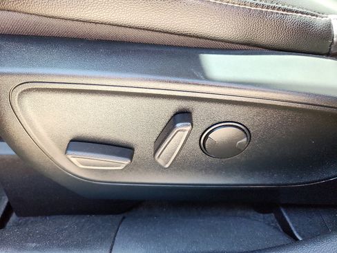 Used 2020 Ford Escape Titanium image 12