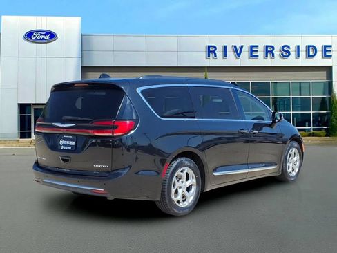 Used 2023 Chrysler Pacifica Limited FWD image 7
