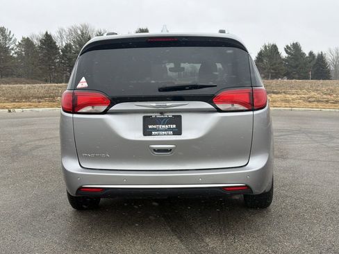 Used 2020 Chrysler Pacifica Touring-L image 28