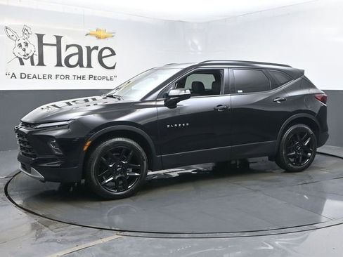Used 2024 Chevrolet Blazer LT w/ LPO, Black Grille Bar Package FWD image 32