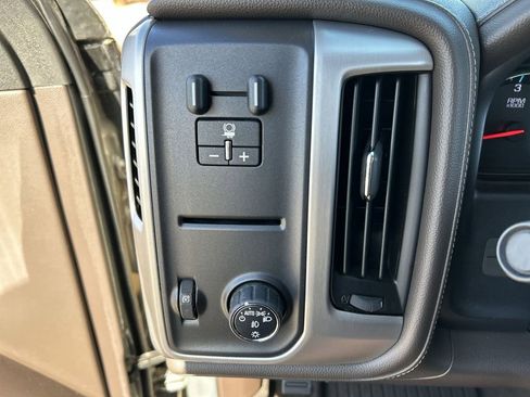 Used 2017 GMC Sierra 2500 SLE w/ HD SLE Preferred Plus Package image 18