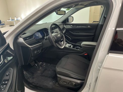 Used 2022 Jeep Grand Cherokee L Laredo w/ Luxury Tech Group I image 18