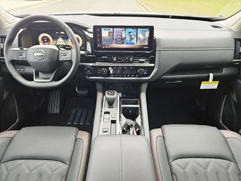 New 2026 Nissan Pathfinder Platinum image 14