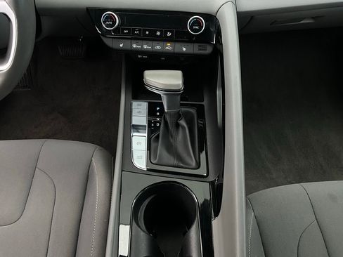 Used 2025 Hyundai Elantra SEL image 14