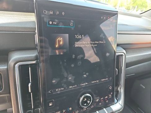 Used 2025 GMC Yukon Denali AWD/4WD image 13