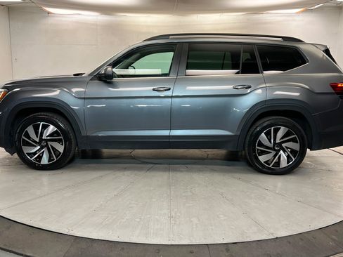 Used 2025 Volkswagen Atlas SE AWD/4WD image 2
