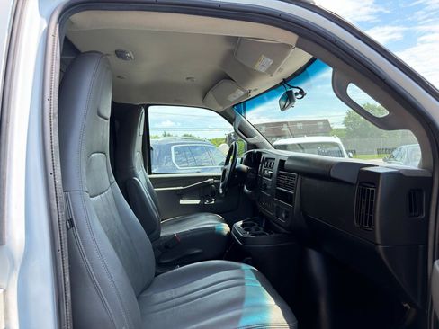 Used 2020 Chevrolet Express 2500 w/ Driver Convenience Package RWD image 10