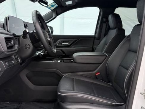 Used 2025 Chevrolet Silverado EV LT AWD/4WD image 14