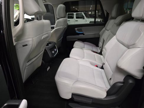 Used 2025 Ford Expedition Max Platinum AWD/4WD image 36