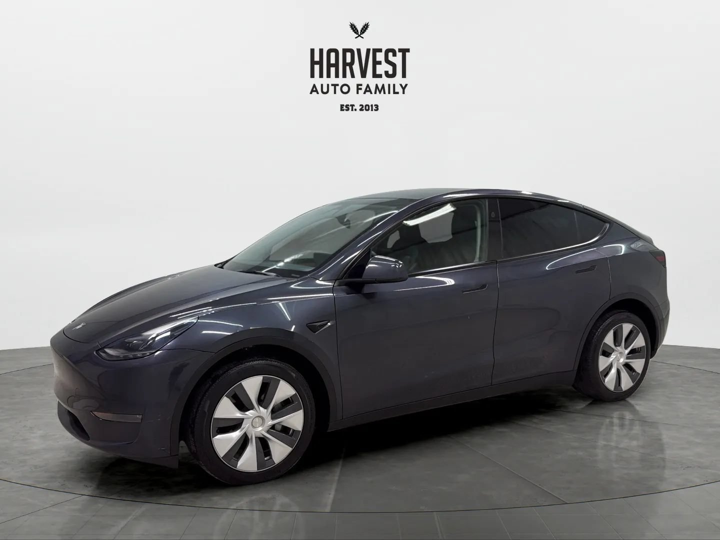 Used 2024 Tesla Model Y Long Range AWD/4WD image 1