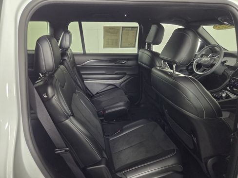 Used 2023 Jeep Grand Cherokee L Laredo RWD image 32