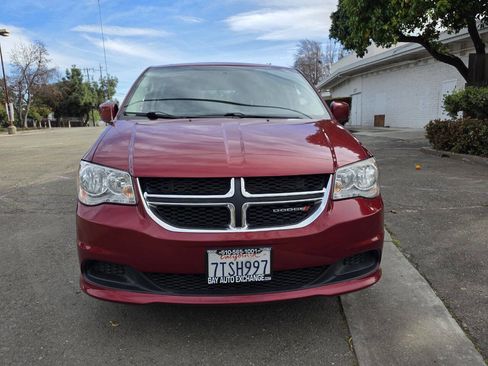 Used 2015 Dodge Grand Caravan SXT image 4