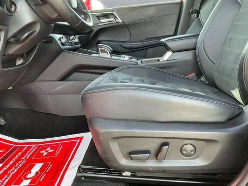 Used 2024 Mitsubishi Outlander SE image 12