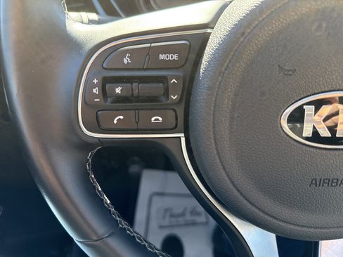 Certified 2020 Kia Niro LXS image 18