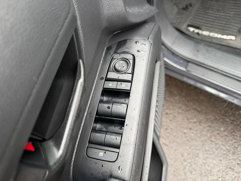 Used 2026 Toyota Tacoma SR5 AWD/4WD image 12