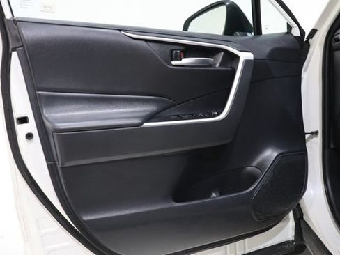 Used 2022 Toyota RAV4 SE w/ Convenience Package AWD/4WD image 19