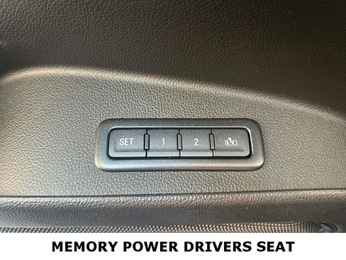Used 2018 Chevrolet Suburban Premier RWD image 13