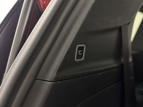 Used 2025 Chrysler Pacifica Select FWD image 32
