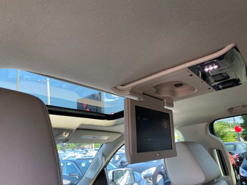 Used 2020 GMC Yukon XL Denali w/ Denali Premium Package image 12