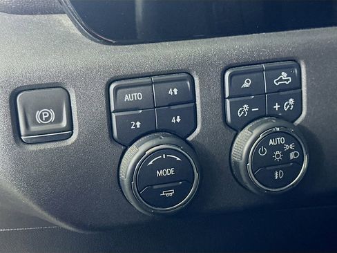 Used 2024 Chevrolet Silverado 1500 LT Trail Boss w/ Convenience Package II image 21