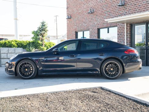 Used 2016 Porsche Panamera RWD image 3