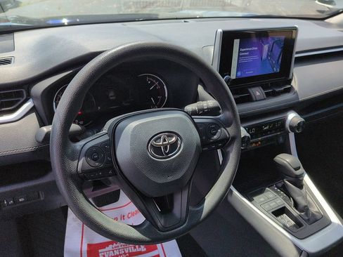 Used 2025 Toyota RAV4 XLE FWD image 9