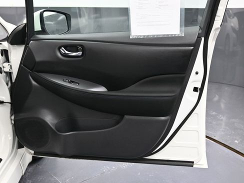 Used 2023 Nissan Leaf S image 34