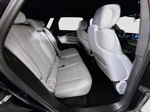 Used 2023 Cadillac Lyriq AWD image 27