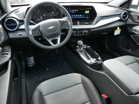 New 2026 Chevrolet Trax LT w/ LT Convenience Package FWD image 6
